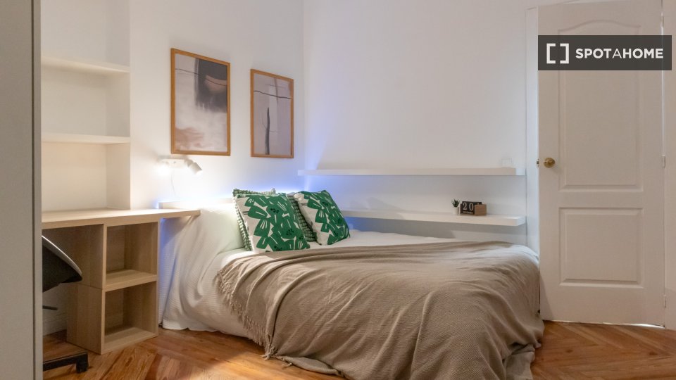 Double room Madrid, 8 beds, 160m² — photo 1