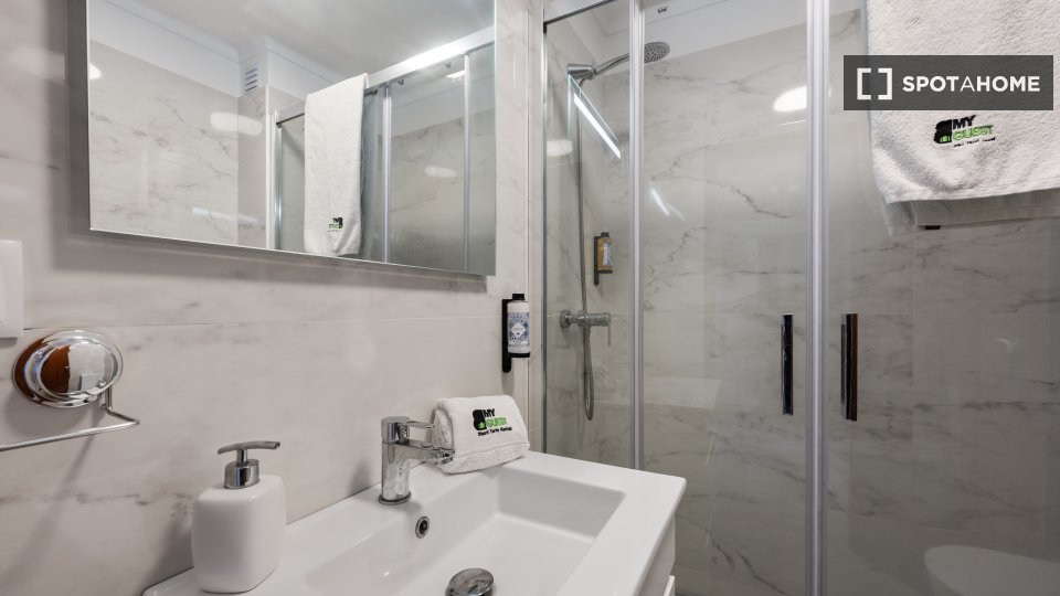 Apartment Lisbon, 2 beds, 70m² — photo 16