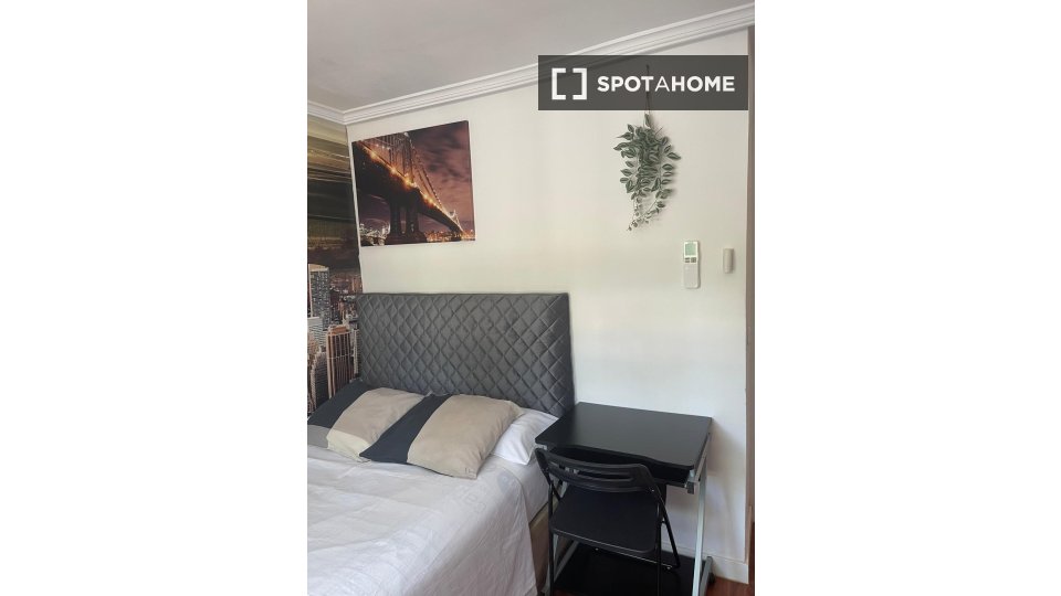 Double room Madrid, 3 beds — photo 30