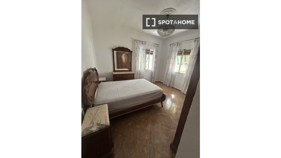 Double room Granada, 1 bed, 77m² — photo 6