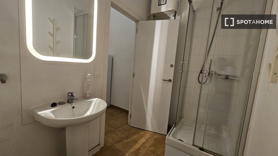 Double room Barcelona, 5 beds, 160m² — photo 15
