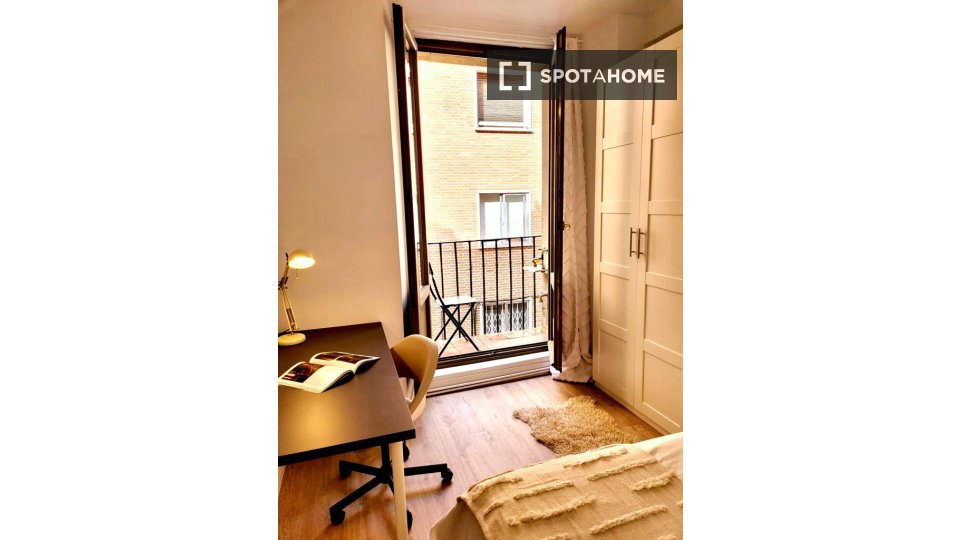 Double room Madrid, 5 beds — photo 17
