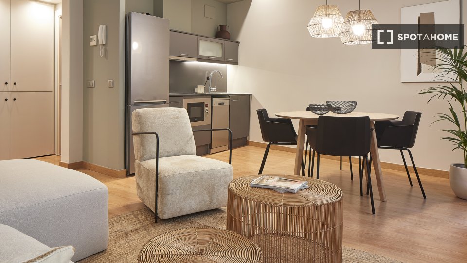 Apartment Barcelona, 2 beds, 75m² — photo 2