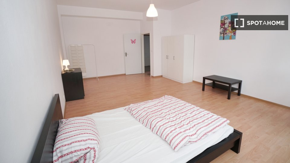 Double room Berlin, 6 beds, 158m² — photo 6