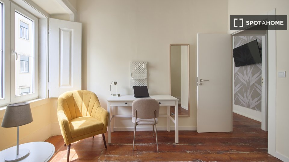 Double room Lisbon, 3 beds — photo 4