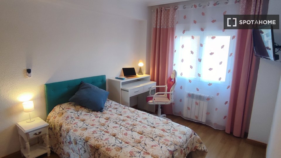 Double room Madrid, 5 beds, 110m² — photo 17