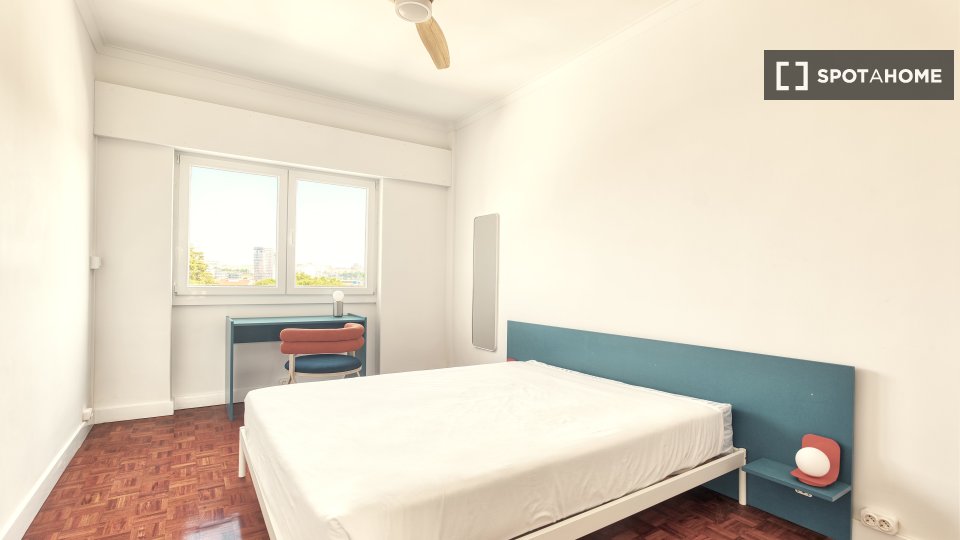 Double room Lisbon, 5 beds — photo 17