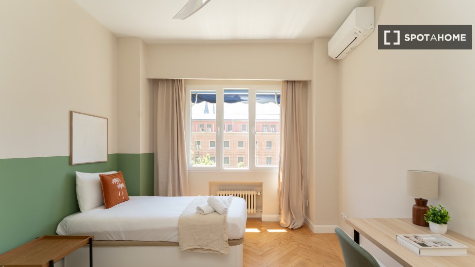 Double room Madrid, 5 beds — photo 3