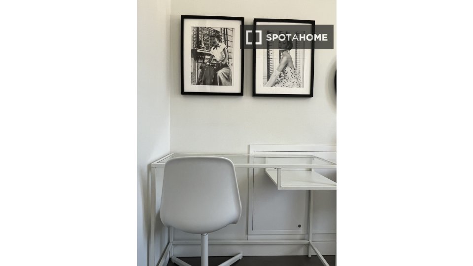 Double room Seville, 1 bed, 200m² — photo 1