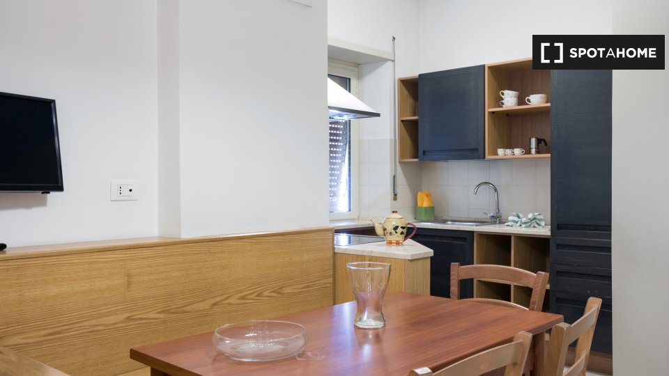 Double room Rome, 3 beds — photo 12