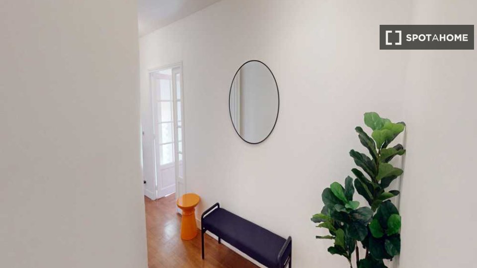 Double room Paris, 5 beds, 110m² — photo 2