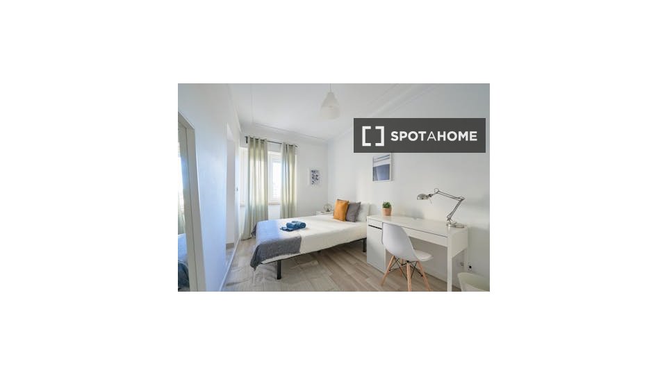 Double room Lisbon, 4 beds — photo 8