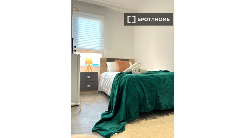 Double room Madrid, 8 beds, 160m² — photo 61