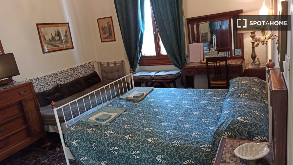 Double room Florence, 3 beds, 160m² — photo 8