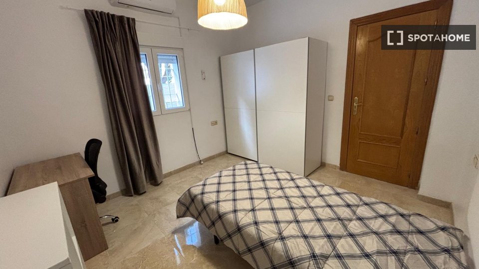 Double room Almeria, 5 beds — photo 11