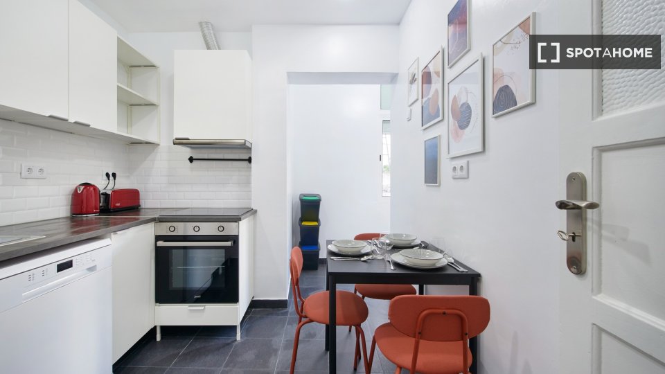 Double room Lisbon, 4 beds — photo 34
