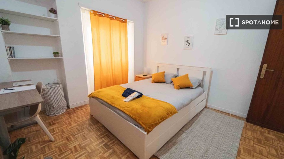 Double room Madrid, 3 beds — photo 16