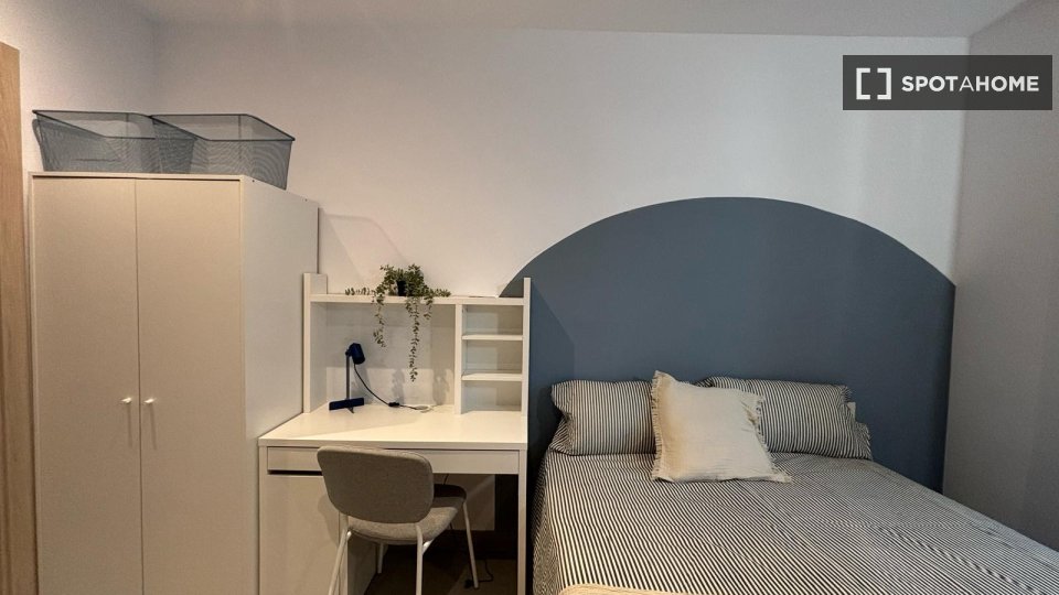 Double room Barcelona, 4 beds, 90m² — photo 4