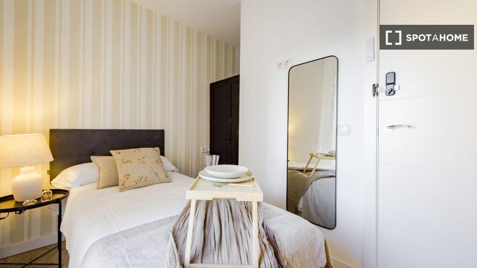 Double room Madrid, 6 beds, 120m² — photo 18
