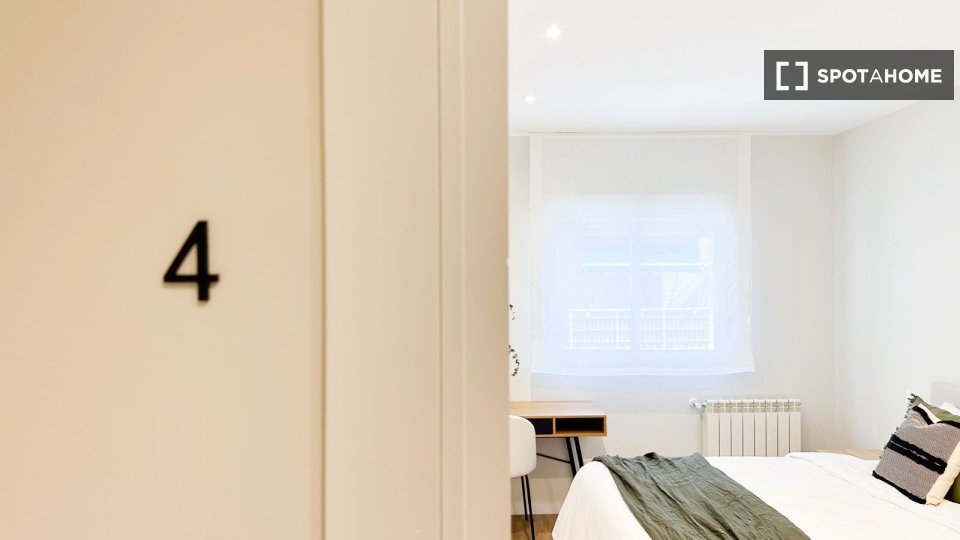 Double room Madrid, 5 beds, 100m² — photo 3