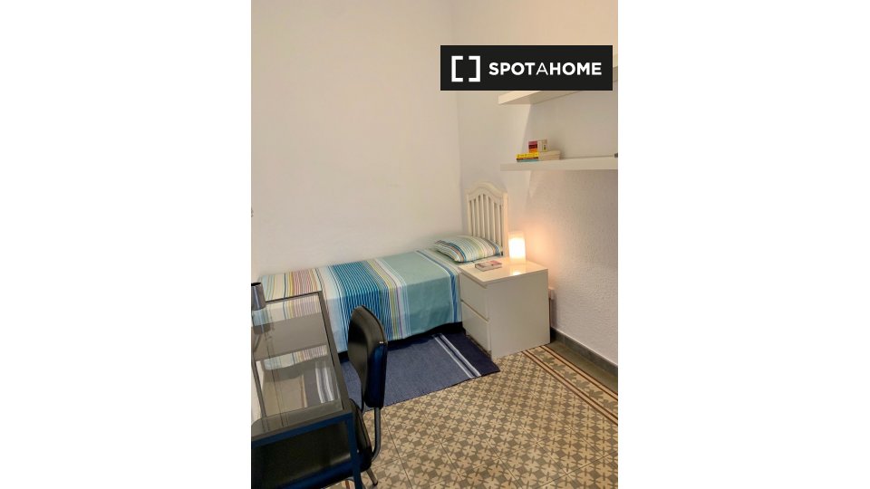 Double room Barcelona, 3 beds — photo 4