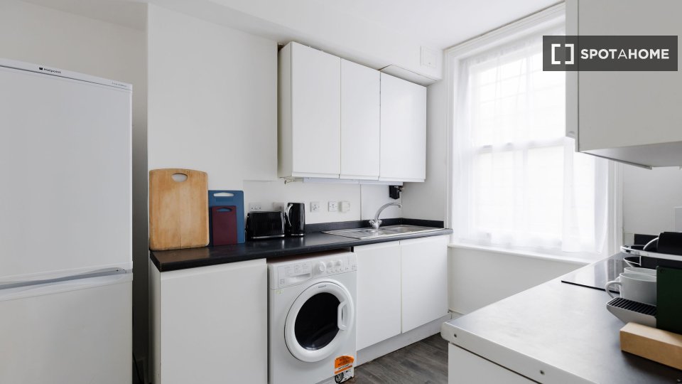Apartment London, 2 beds — photo 18