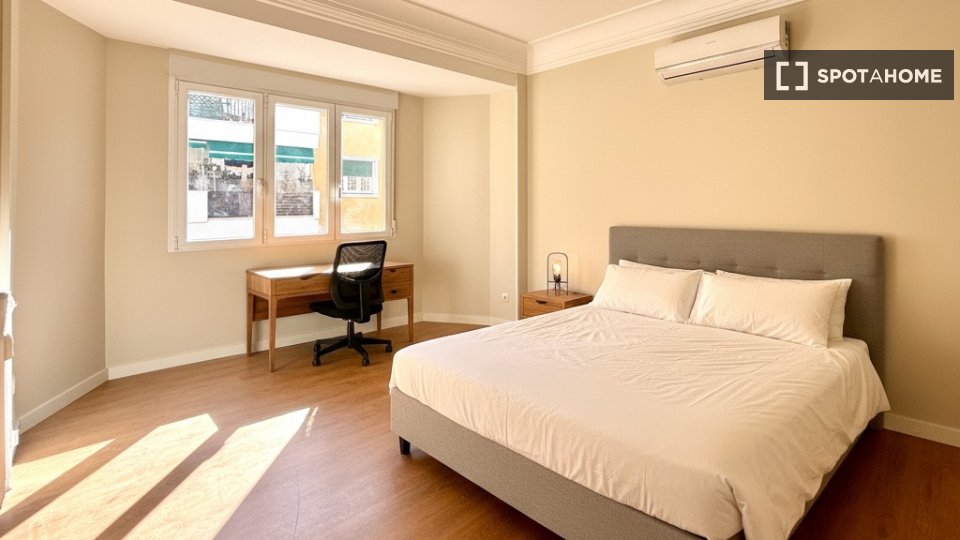 Double room Madrid, 7 beds, 180m² — photo 5