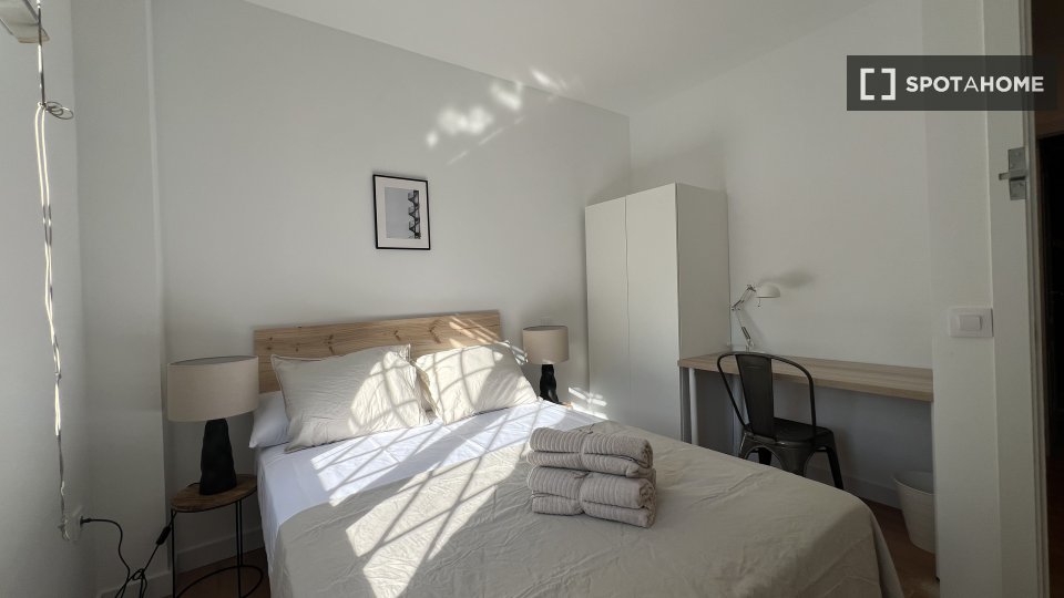Double room Madrid, 8 beds — photo 12
