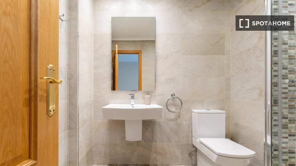 Double room Madrid, 5 beds — photo 1