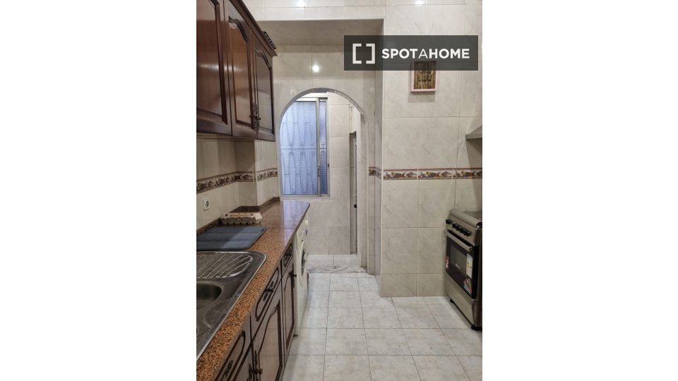 Apartment Lisbon, 3 beds, 96m² — photo 12