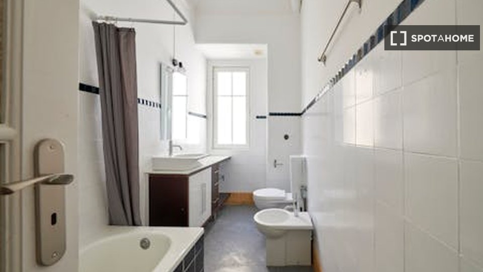 Double room Lisbon, 4 beds — photo 9