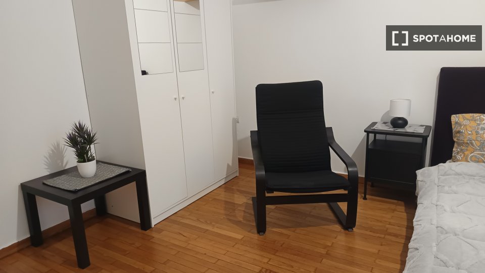Double room Athens, 4 beds, 97m² — photo 6