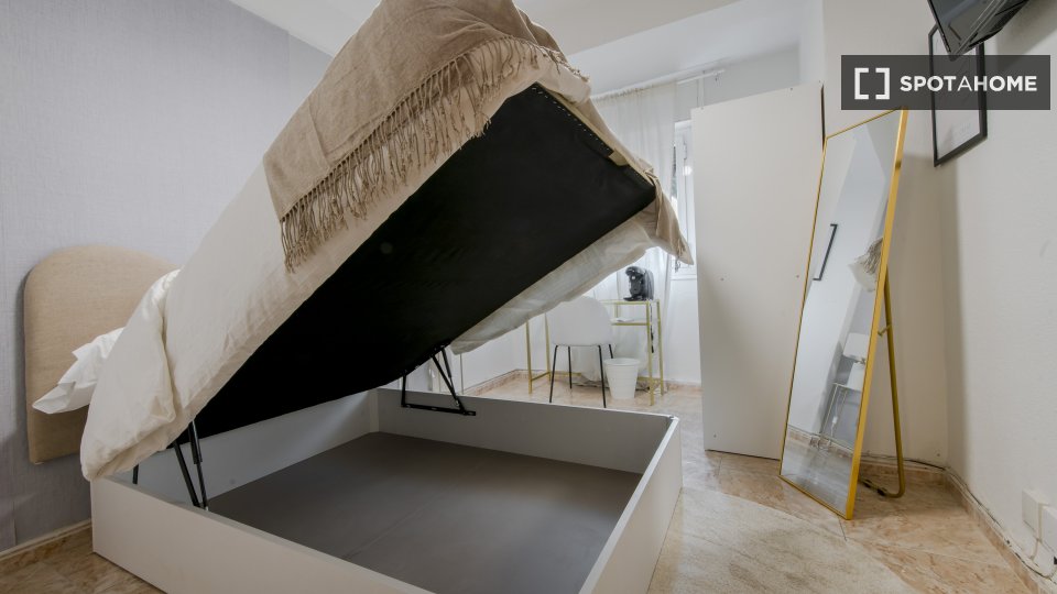 Double room Madrid, 4 beds — photo 4