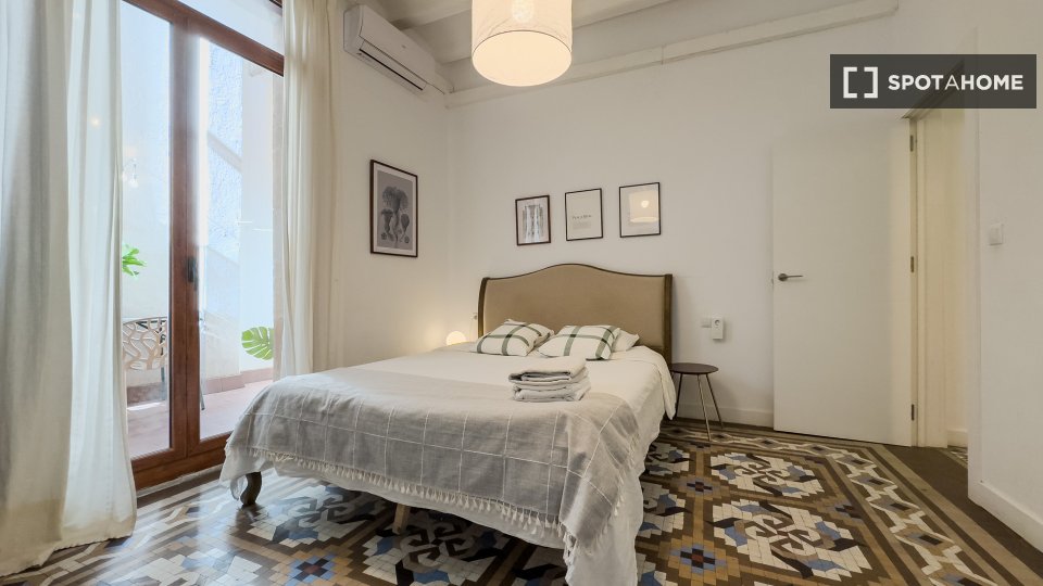 Apartment Barcelona, 2 beds, 55m² — photo 11