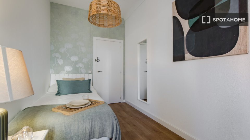 Double room Madrid, 8 beds, 150m² — photo 15