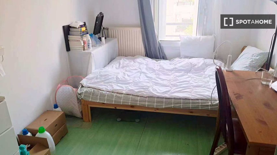 Double room Paris, 3 beds, 14m² — photo 3