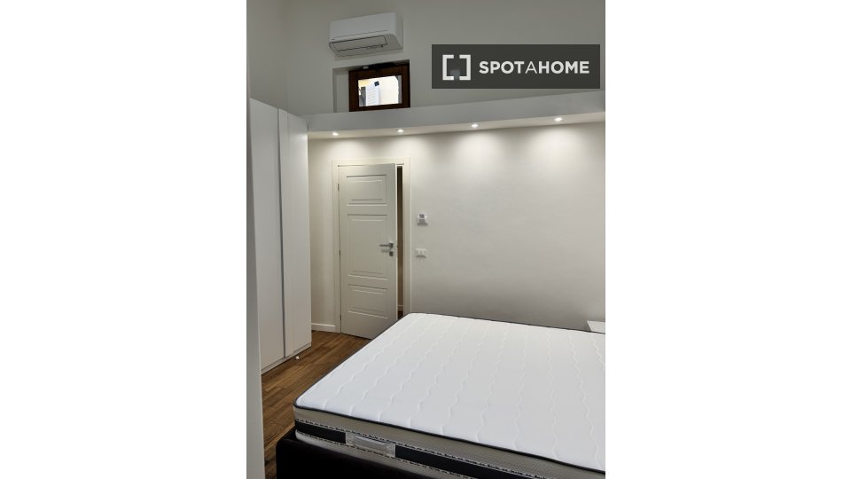 Double room Florence, 3 beds, 130m² — photo 4