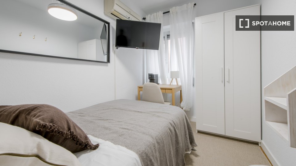Double room Madrid, 5 beds — photo 16