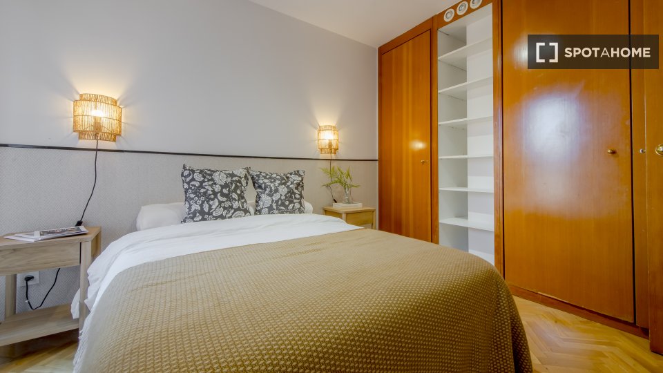 Double room Madrid, 6 beds, 150m² — photo 10