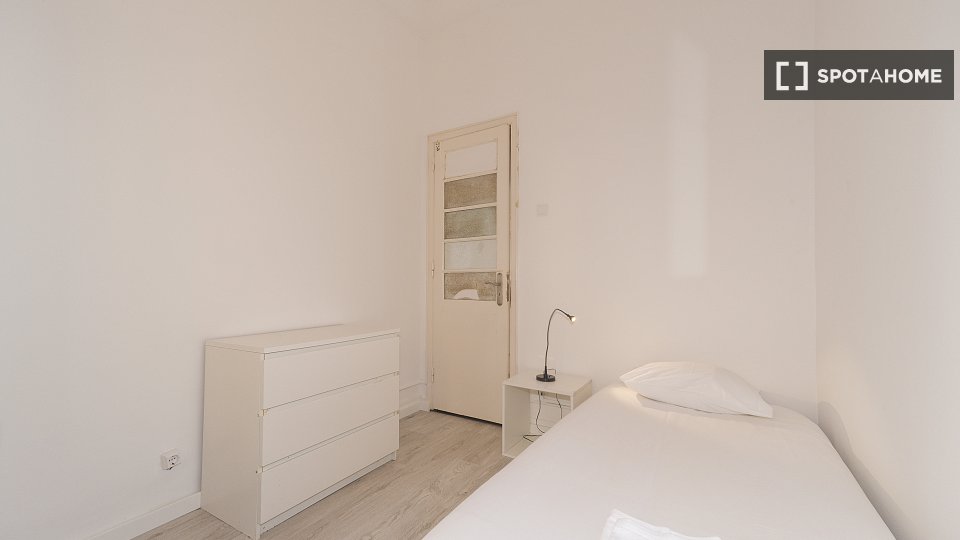 Double room Lisbon, 11 beds — photo 19