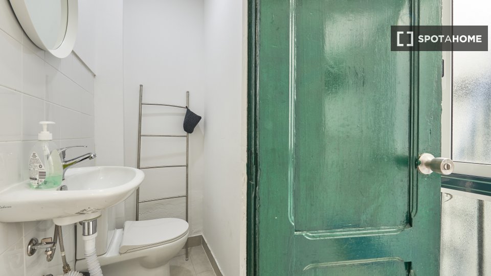 Double room Lisbon, 7 beds, 110m² — photo 30