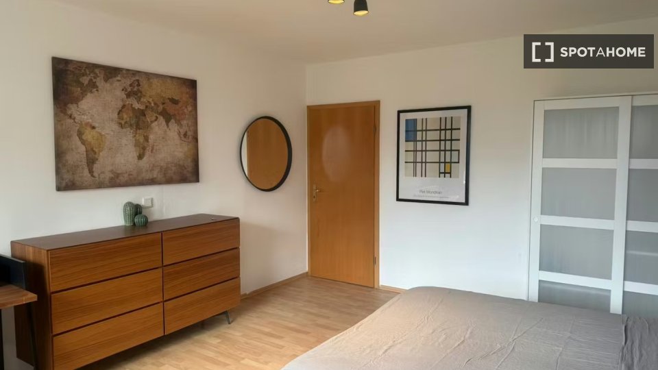 Double room Dusseldorf, 3 beds, 80m² — photo 16