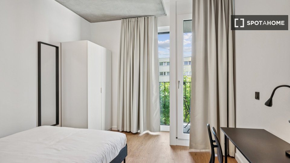 Double room Berlin, 3 beds, 57m² — photo 9