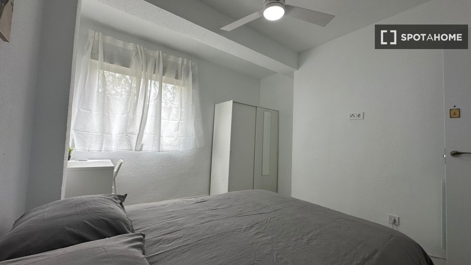 Double room Madrid, 5 beds — photo 14