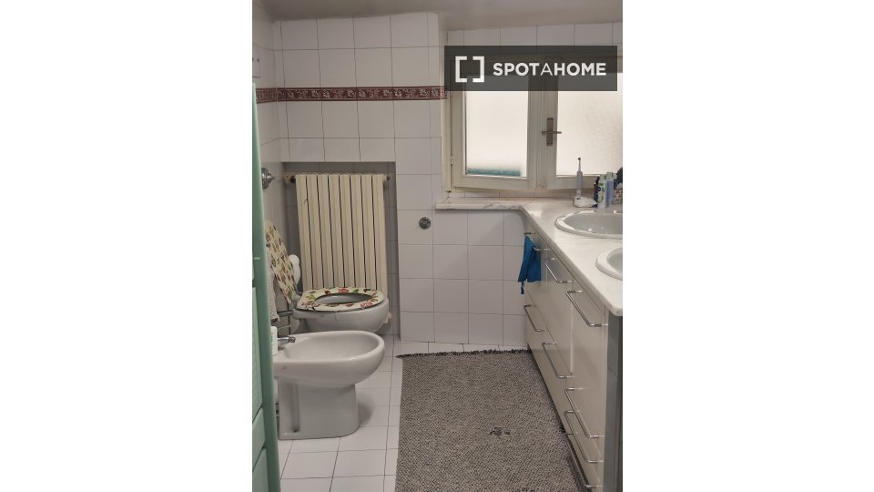 Double room Bologna, 2 beds — photo 17