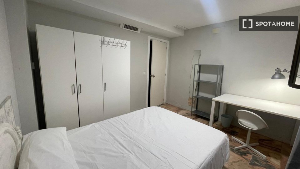 Double room Seville, 17 beds, 410m² — photo 53