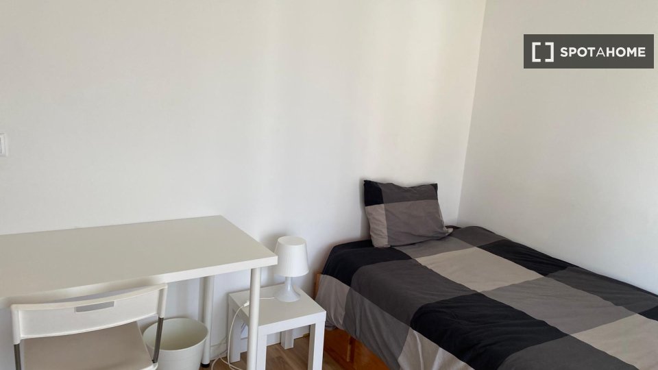 Double room Lisbon, 8 beds — photo 36