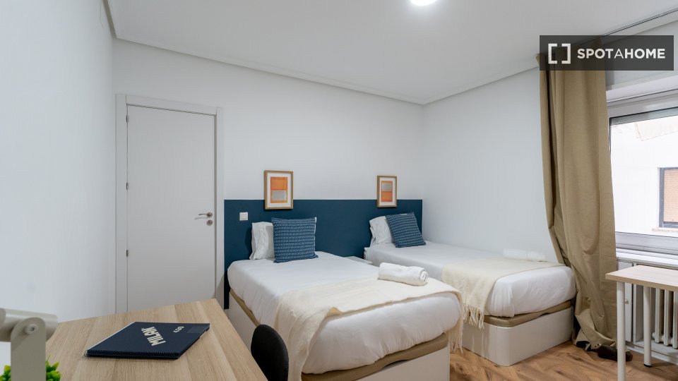 Habitación doble Madrid, 7 habitaciones — foto 11