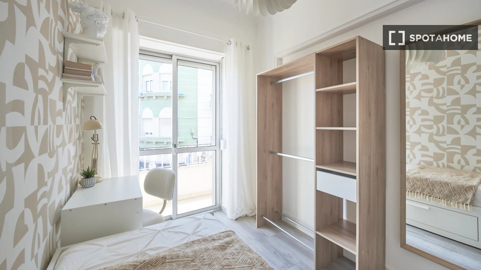 Double room Lisbon, 4 beds — photo 13