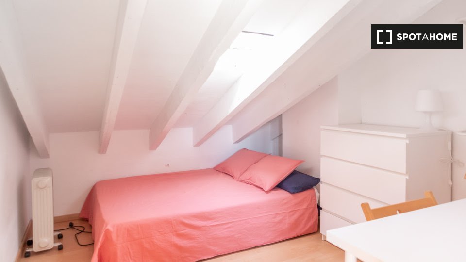 Double room Madrid, 4 beds, 100m² — photo 1